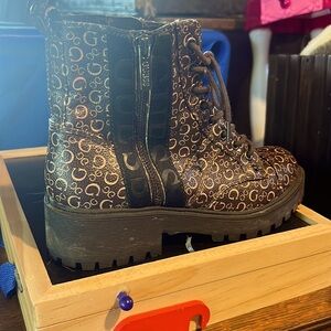 Guess boots